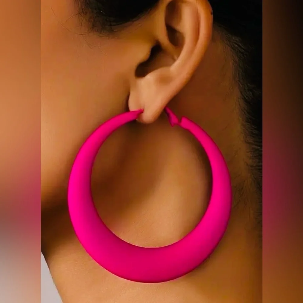 Bold Vintage-Inspired Hoop Earrings – Vibrant Pink NWOT
